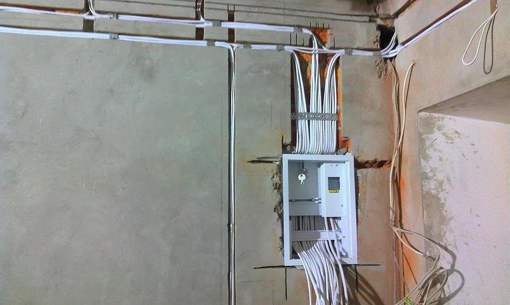 Монтаж электропроводки, штробление стен в СПб